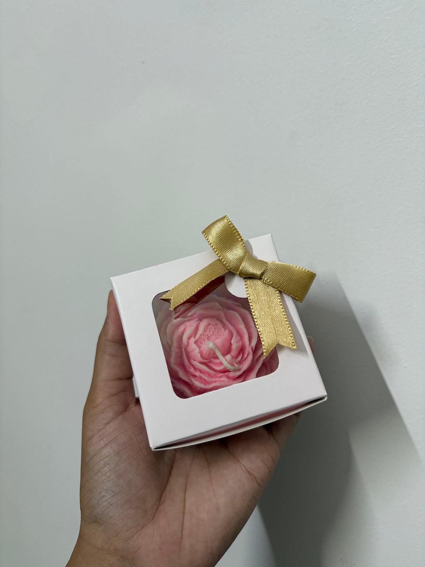 Gulabi Silk - Peonies Candle with Vanilla Fragrance
